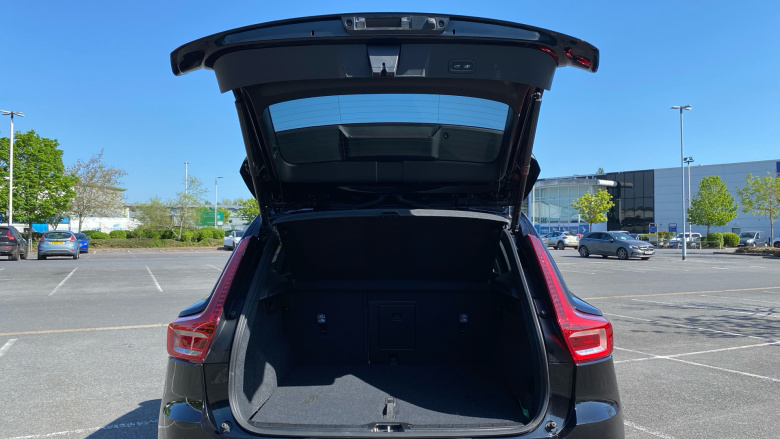 Volvo XC40 2.0 B4P Ultra Dark 5dr Auto Petrol Estate